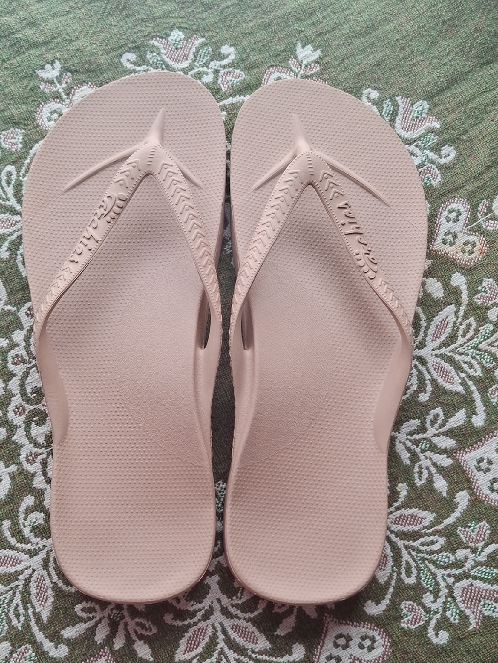 Women's Nude Flip Flop Sandals - Casual Comfort